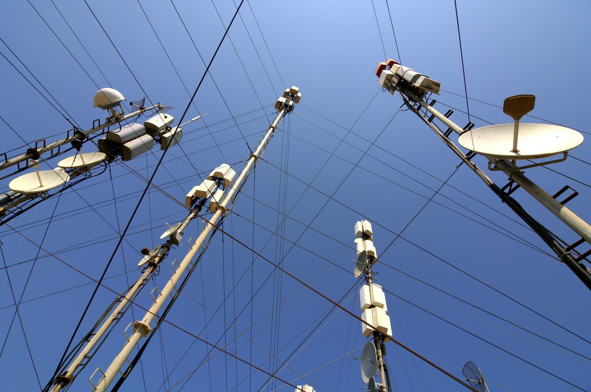 Jak efektywnie wykorzystać maszty antenowe w projektach telekomunikacyjnych?